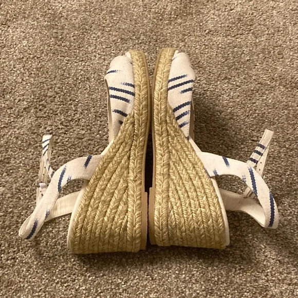 Stuart Weitzman Tia Espadrille Wedges in Natural/ Indigo Size: 10 B NWOB - Picture 8 of 11